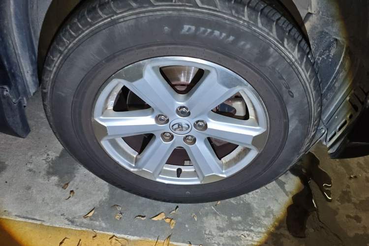 Used Toyota Highlander 2013 2.7L Two-Wheel Drive 5-Seater Purple Gold Edition Right Front Wheel Hub