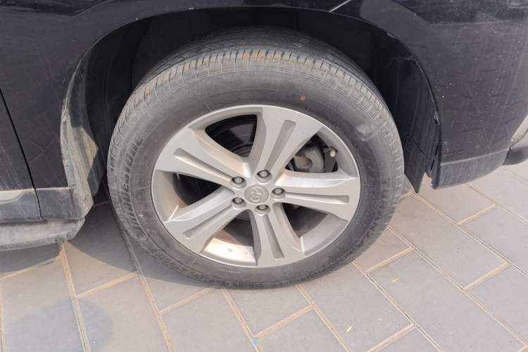 Used Toyota Highlander 2013 2.7L Two-Wheel Drive 7-Seater Zijin Edition Right Front Wheel Hub