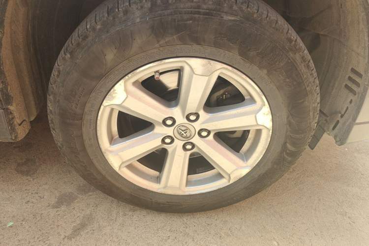 Used Toyota Highlander 2013 2.7L Two-Wheel Drive 5-Seater Purple Gold Edition Right Front Wheel Hub