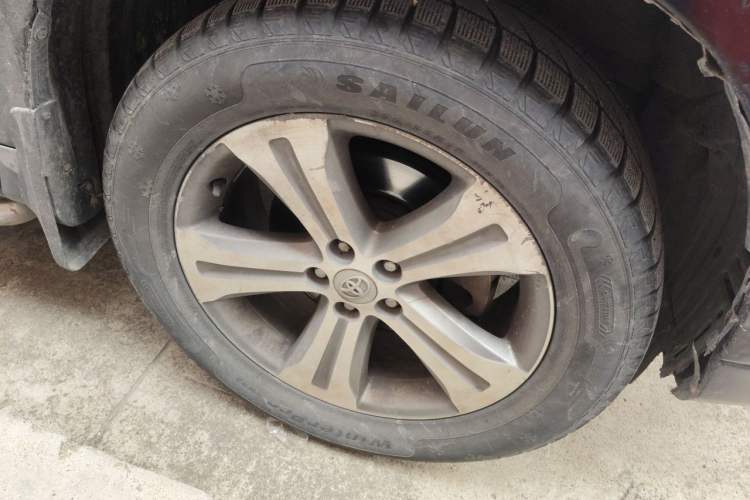 Used Toyota Highlander 2013 2.7L Two-Wheel Drive 7-Seater Zijin Edition Right Front Wheel Hub