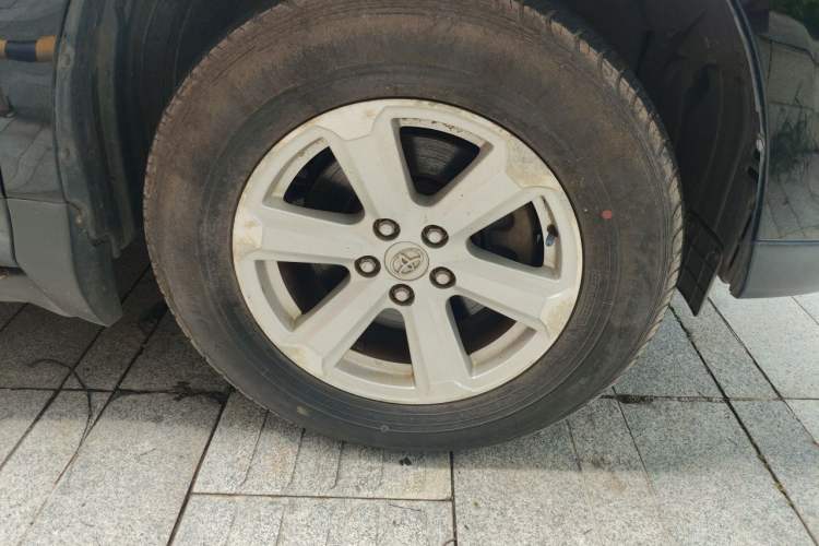Used Toyota Highlander 2013 2.7L Two-Wheel Drive 5-Seater Purple Gold Edition Right Front Wheel Hub