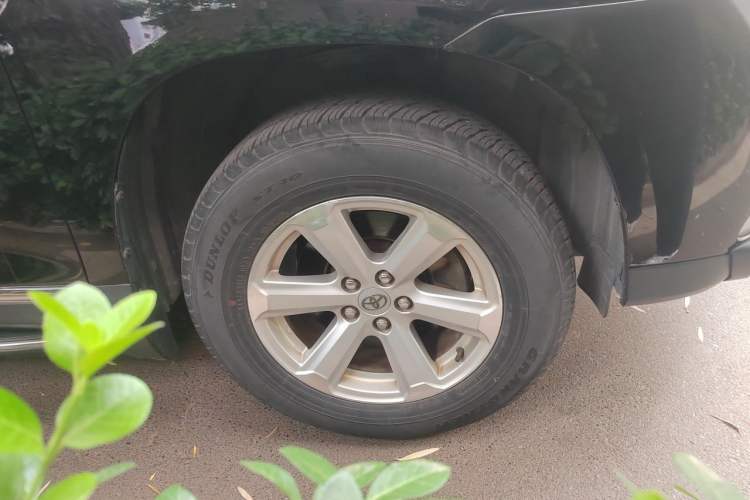 Used Toyota Highlander 2013 2.7L Two-Wheel Drive 5-Seater Purple Gold Edition Right Front Wheel Hub