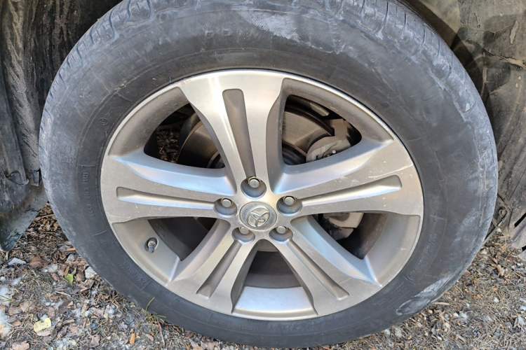 Used Toyota Highlander 2013 2.7L Two-Wheel Drive 7-Seater Zijin Edition Right Front Wheel Hub