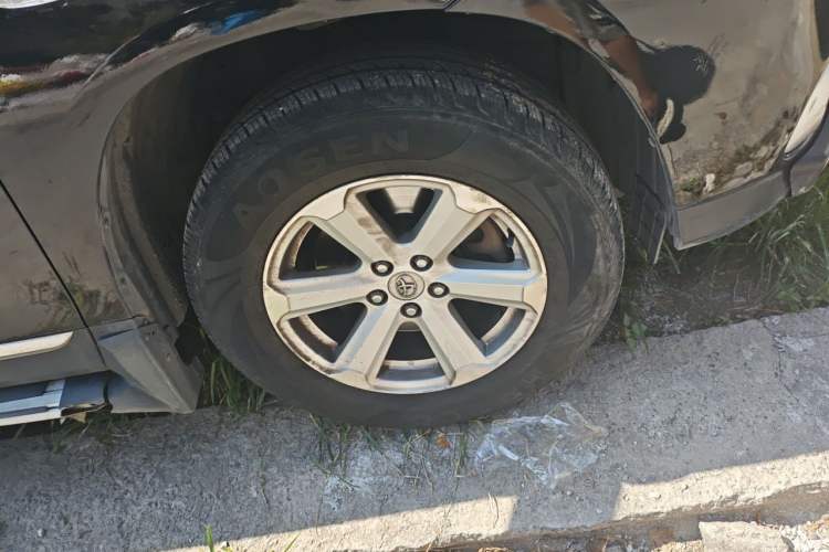 Used Toyota Highlander 2013 2.7L Two-Wheel Drive 5-Seater Purple Gold Edition Right Front Wheel Hub