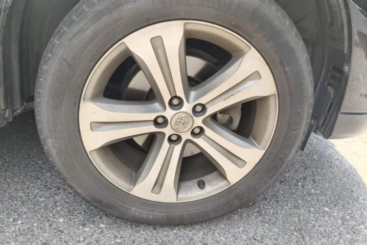 Used Toyota Highlander 2013 2.7L 2WD 7-Seater Explorer Edition Right Front Wheel Hub