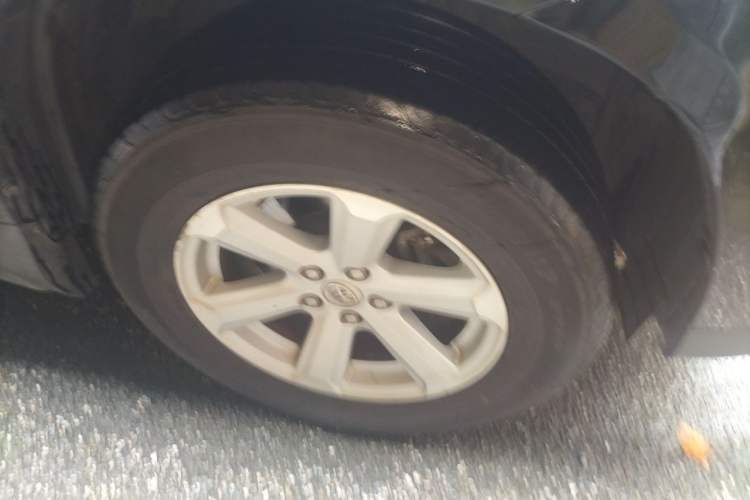 Used Toyota Highlander 2013 2.7L Two-Wheel Drive 5-Seater Purple Gold Edition Right Front Wheel Hub