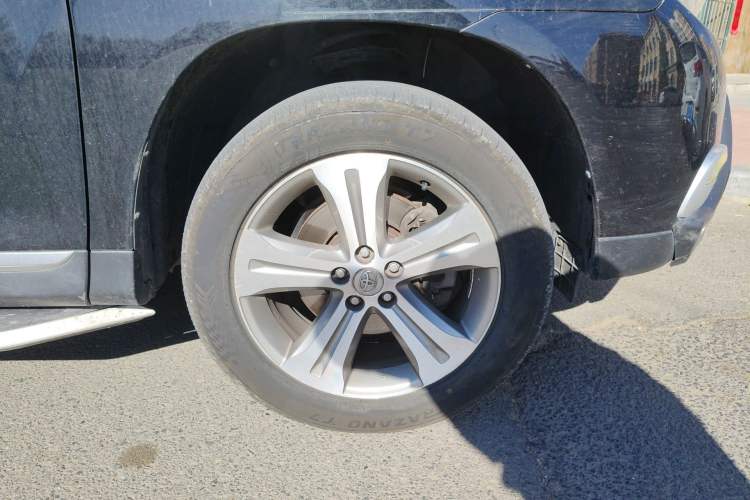 Used Toyota Highlander 2013 2.7L Two-Wheel Drive 7-Seater Zijin Edition Right Front Wheel Hub