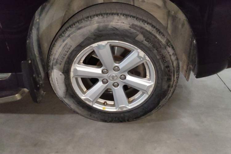 Used Toyota Highlander 2013 2.7L Two-Wheel Drive 5-Seater Purple Gold Edition Right Front Wheel Hub