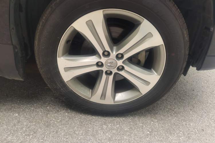 Used Toyota Highlander 2013 2.7L Two-Wheel Drive 7-Seater Zijin Edition Right Front Wheel Hub