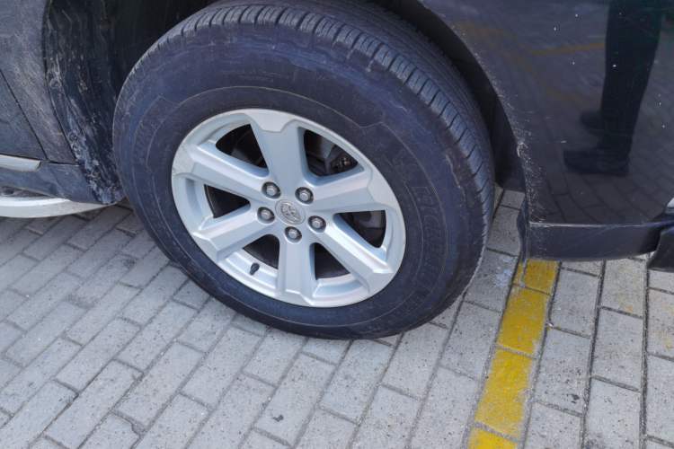 Used Toyota Highlander 2013 2.7L Two-Wheel Drive 5-Seater Purple Gold Edition Right Front Wheel Hub