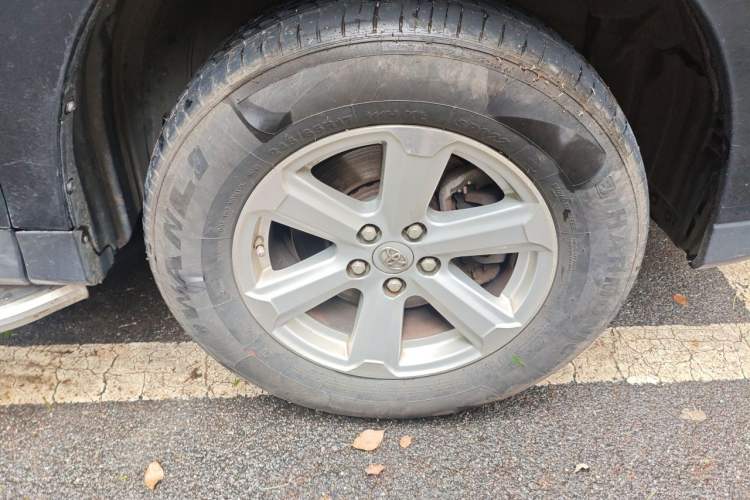 Used Toyota Highlander 2013 2.7L Two-Wheel Drive 5-Seater Purple Gold Edition Right Front Wheel Hub