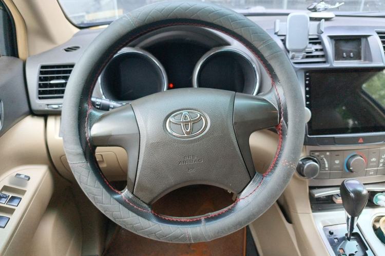 Used Toyota Highlander 2013 2.7L Two-Wheel Drive 5-Seater Purple Gold Edition Steering Wheel