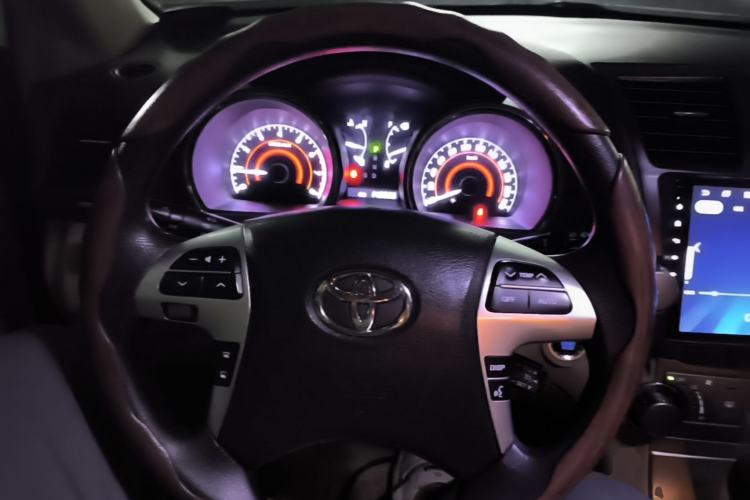 Used Toyota Highlander 2013 2.7L Two-Wheel Drive 5-Seater Purple Gold Edition Steering Wheel