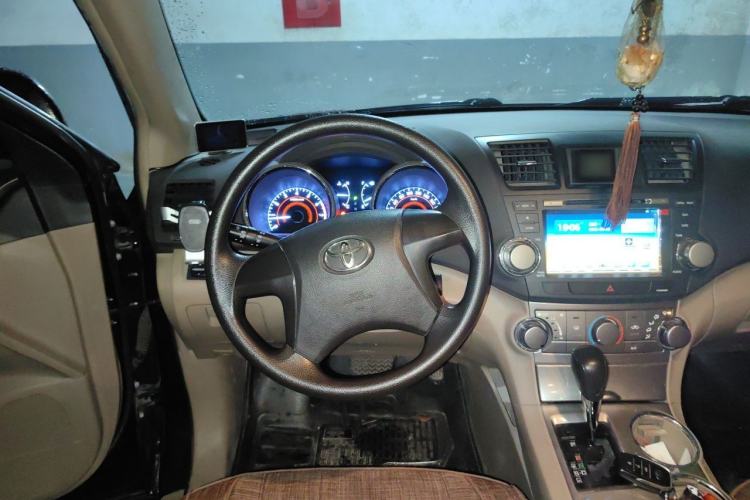 Used Toyota Highlander 2013 2.7L Two-Wheel Drive 5-Seater Purple Gold Edition Steering Wheel