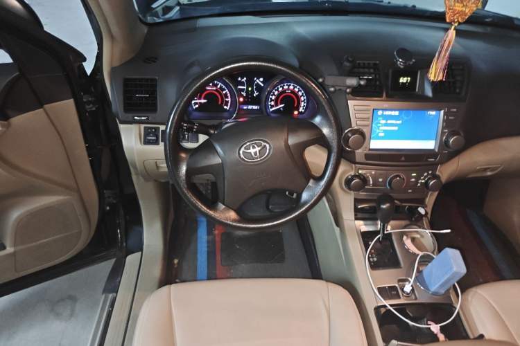 Used Toyota Highlander 2013 2.7L Two-Wheel Drive 5-Seater Purple Gold Edition Steering Wheel
