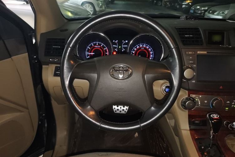 Used Toyota Highlander 2013 2.7L Two-Wheel Drive 5-Seater Purple Gold Edition Steering Wheel
