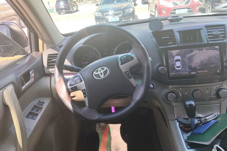Used Toyota Highlander 2013 2.7L Two-Wheel Drive 5-Seater Purple Gold Edition Steering Wheel