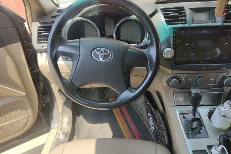 Used Toyota Highlander 2013 2.7L Two-Wheel Drive 5-Seater Purple Gold Edition Steering Wheel
