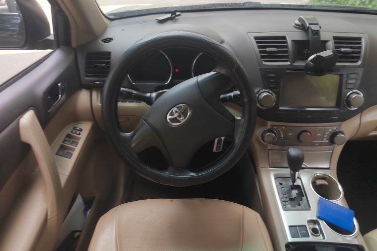 Used Toyota Highlander 2013 2.7L Two-Wheel Drive 5-Seater Purple Gold Edition Steering Wheel