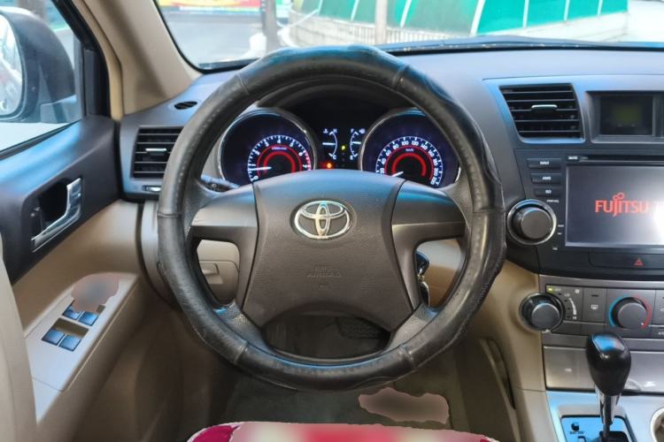 Used Toyota Highlander 2013 2.7L Two-Wheel Drive 5-Seater Purple Gold Edition Steering Wheel