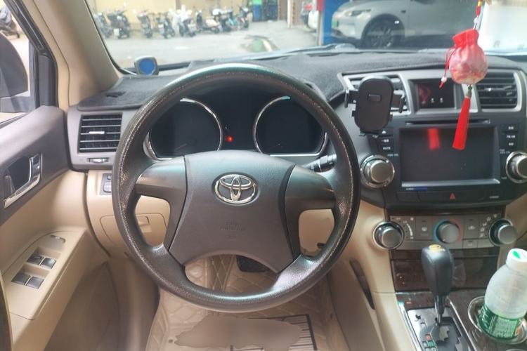Used Toyota Highlander 2013 2.7L Two-Wheel Drive 5-Seater Purple Gold Edition Steering Wheel