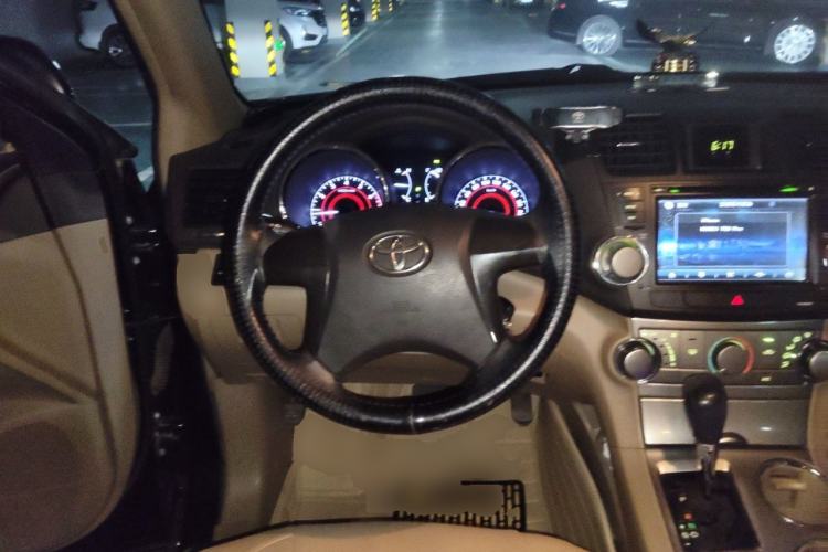 Used Toyota Highlander 2013 2.7L Two-Wheel Drive 5-Seater Purple Gold Edition Steering Wheel