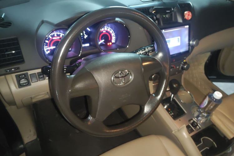 Used Toyota Highlander 2013 2.7L Two-Wheel Drive 5-Seater Purple Gold Edition Steering Wheel