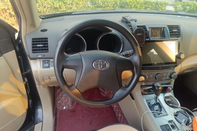 Used Toyota Highlander 2013 2.7L Two-Wheel Drive 5-Seater Purple Gold Edition Steering Wheel