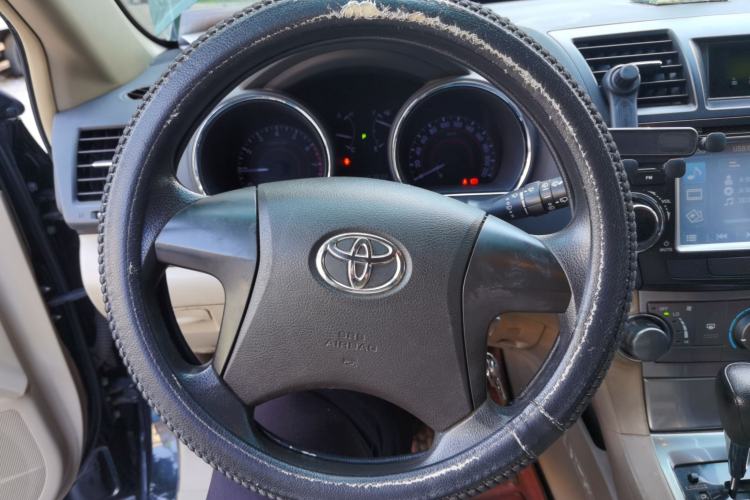 Used Toyota Highlander 2013 2.7L Two-Wheel Drive 5-Seater Purple Gold Edition Steering Wheel