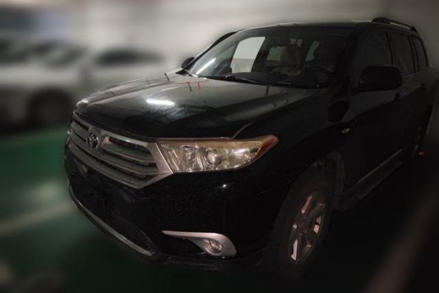 Used Toyota Highlander 2013 2.7L Two-Wheel Drive 5-Seater Purple Gold Edition