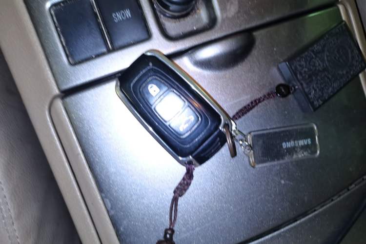 Used Toyota Highlander 2013 2.7L Two-Wheel Drive 7-Seater Zijin Edition Vehicle Key