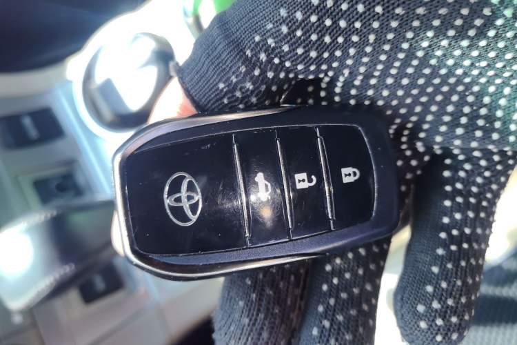 Used Toyota Highlander 2013 2.7L Two-Wheel Drive 7-Seater Zijin Edition Vehicle Key