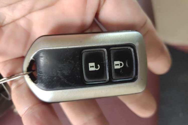 Used Toyota Highlander 2013 2.7L Two-Wheel Drive 5-Seater Purple Gold Edition Vehicle Key