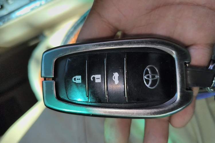 Used Toyota Highlander 2013 2.7L Two-Wheel Drive 7-Seater Zijin Edition Vehicle Key
