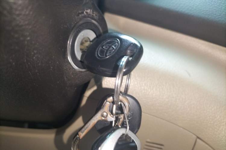 Used Toyota Highlander 2013 2.7L Two-Wheel Drive 5-Seater Purple Gold Edition Vehicle Key