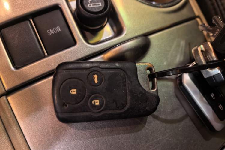 Used Toyota Highlander 2013 2.7L Two-Wheel Drive 5-Seater Purple Gold Edition Vehicle Key