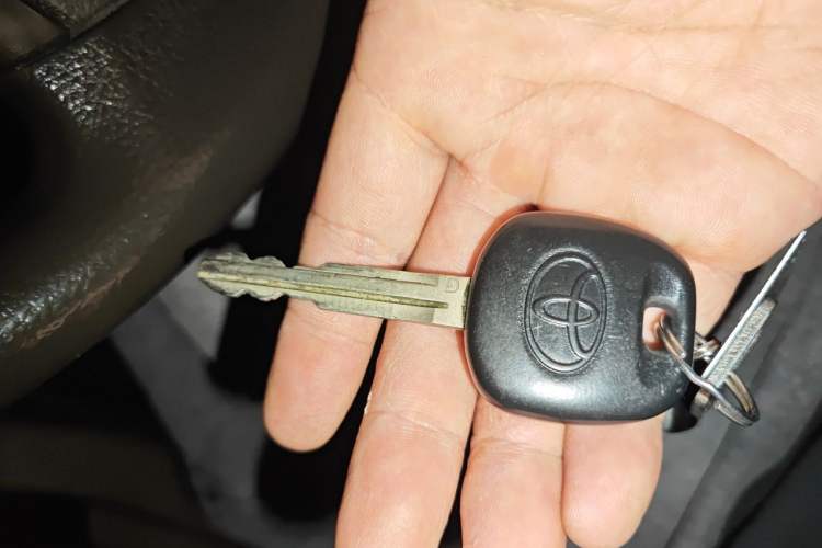 Used Toyota Highlander 2013 2.7L Two-Wheel Drive 5-Seater Purple Gold Edition Vehicle Key