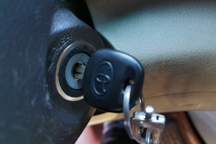 Used Toyota Highlander 2013 2.7L Two-Wheel Drive 5-Seater Purple Gold Edition Vehicle Key