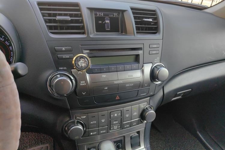 Used Toyota Highlander 2013 2.7L Two-Wheel Drive 7-Seater Zijin Edition Audio And AC Panel