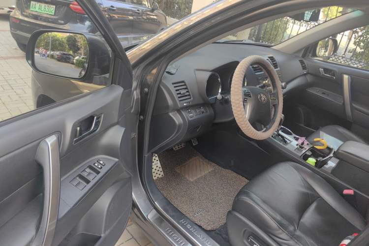 Used Toyota Highlander 2013 2.7L Two-Wheel Drive 7-Seater Zijin Edition Interior 3