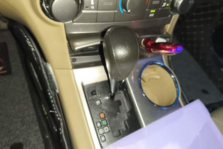 Used Toyota Highlander 2013 2.7L Two-Wheel Drive 5-Seater Purple Gold Edition Gear Lever