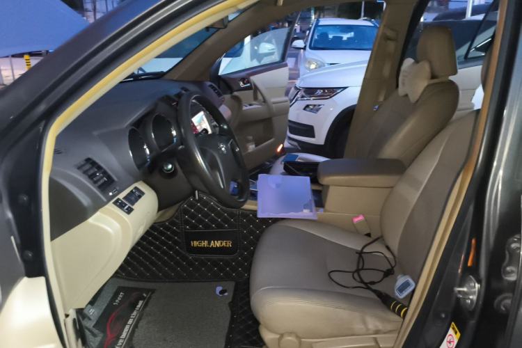 Used Toyota Highlander 2013 2.7L Two-Wheel Drive 5-Seater Purple Gold Edition Left Front Seat