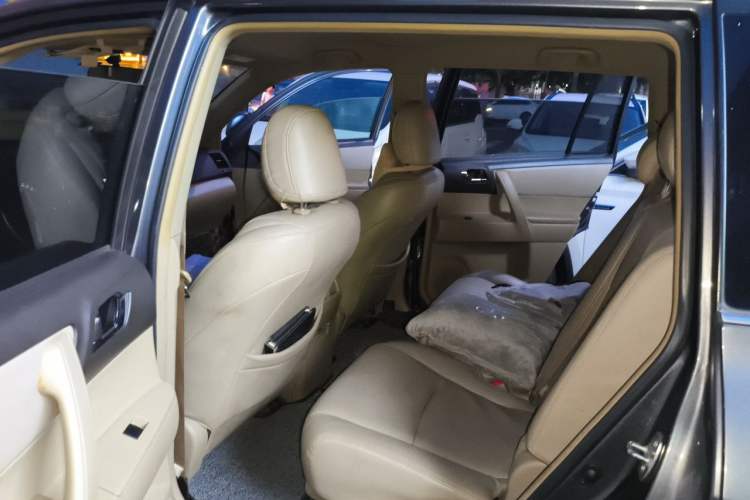 Used Toyota Highlander 2013 2.7L Two-Wheel Drive 5-Seater Purple Gold Edition Left Rear Seat