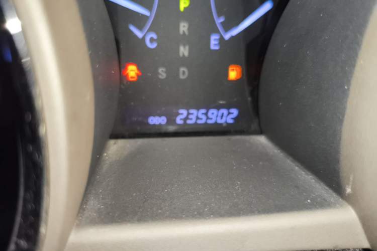 Used Toyota Highlander 2013 2.7L Two-Wheel Drive 5-Seater Purple Gold Edition Odometer Close Up