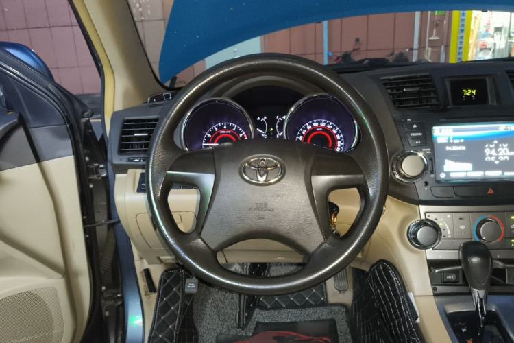 Used Toyota Highlander 2013 2.7L Two-Wheel Drive 5-Seater Purple Gold Edition Steering Wheel