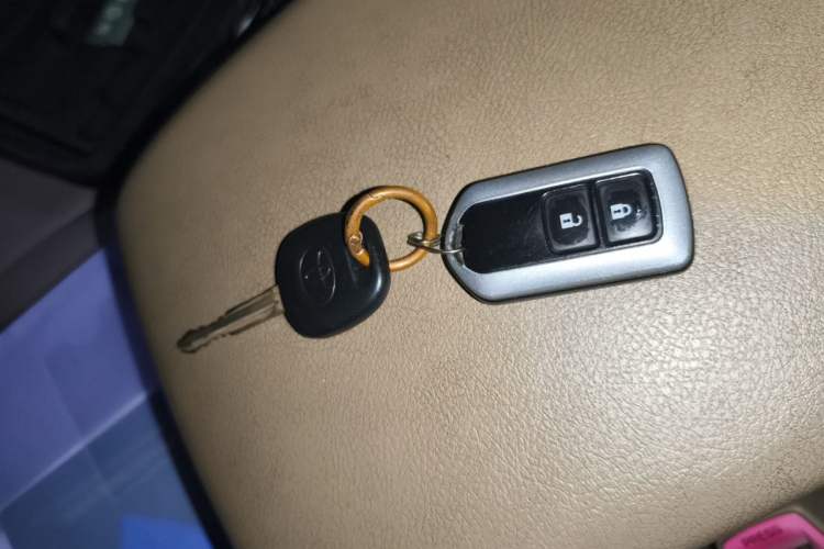 Used Toyota Highlander 2013 2.7L Two-Wheel Drive 5-Seater Purple Gold Edition Vehicle Key