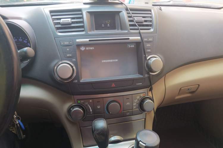 Used Toyota Highlander 2013 2.7L Two-Wheel Drive 5-Seater Purple Gold Edition Audio And AC Panel
