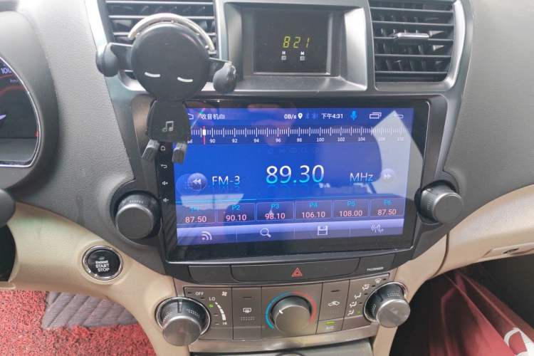 Used Toyota Highlander 2013 2.7L Two-Wheel Drive 5-Seater Purple Gold Edition Audio And AC Panel