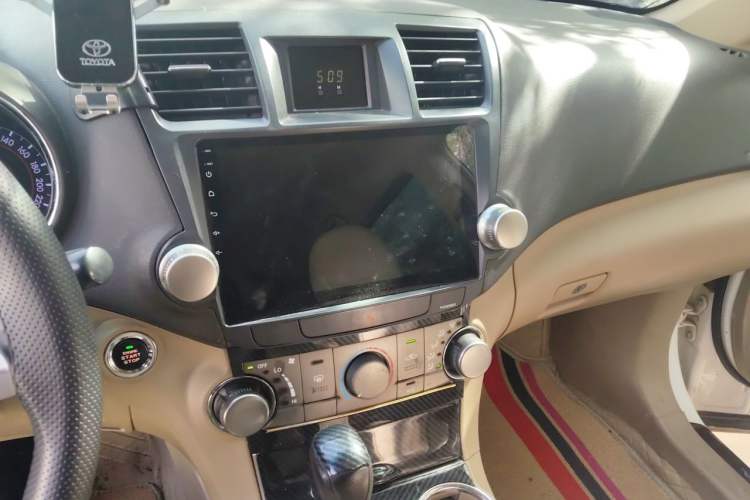 Used Toyota Highlander 2013 2.7L Two-Wheel Drive 5-Seater Purple Gold Edition Audio And AC Panel