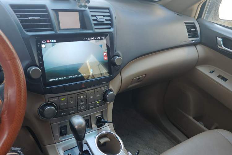Used Toyota Highlander 2013 2.7L Two-Wheel Drive 7-Seater Zijin Edition Audio And AC Panel